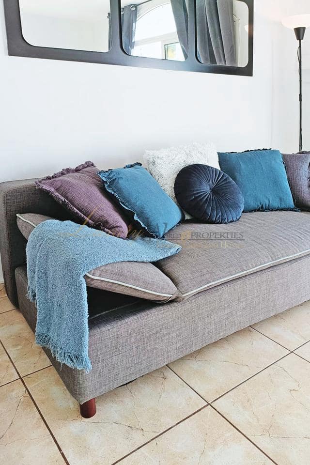 Asunto myytävänä paikassa Playa de las Americas mukana uima-altaan - 279 000 € (Ref: 9807397)