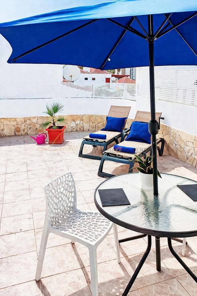 Asunto myytävänä paikassa Playa de las Americas mukana uima-altaan - 279 000 € (Ref: 9807397)