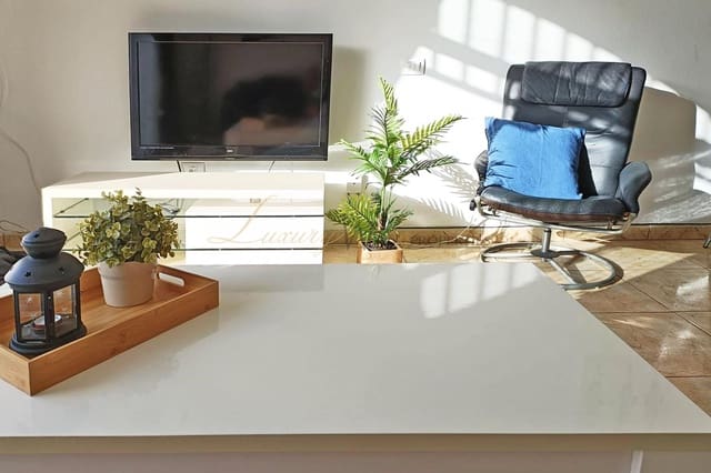 Asunto myytävänä paikassa Playa de las Americas, Arona mukana uima-altaan - 279 000 € (Ref: 9807397)