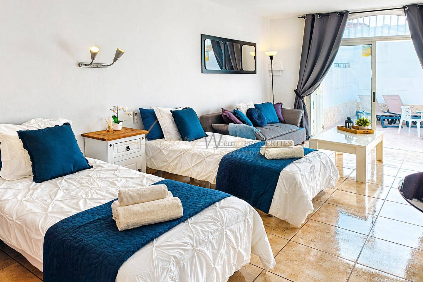 Asunto myytävänä paikassa Playa de las Americas mukana uima-altaan - 279 000 € (Ref: 9807397)