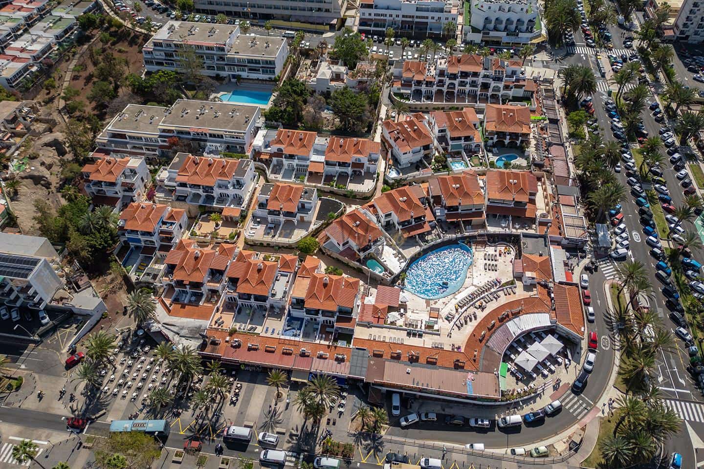 Asunto myytävänä paikassa Playa de las Americas mukana uima-altaan - 279 000 € (Ref: 9807397)