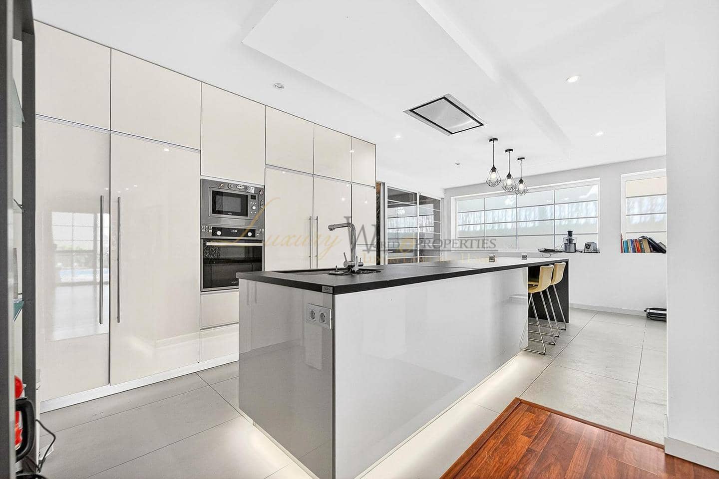5 Zimmer Villa zu verkaufen in Los Cristianos mit Pool Garage - 1.790.000 € (Ref: 9815008)