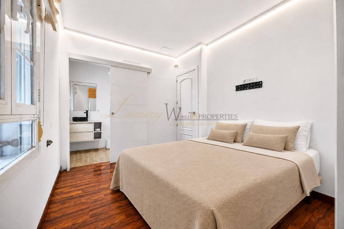 5 Zimmer Villa zu verkaufen in Los Cristianos mit Pool Garage - 1.790.000 € (Ref: 9815008)