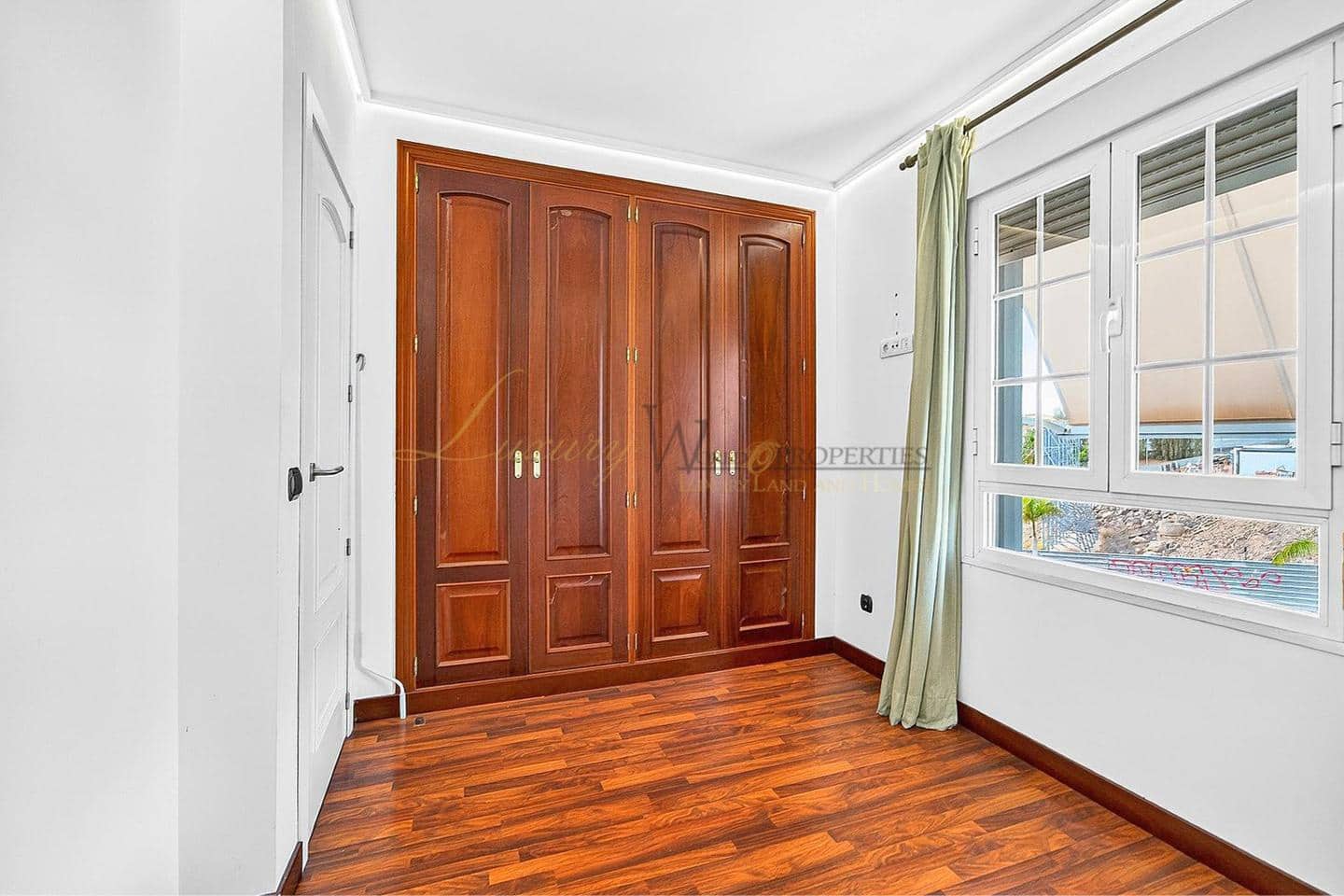 5 Zimmer Villa zu verkaufen in Los Cristianos mit Pool Garage - 1.790.000 € (Ref: 9815008)