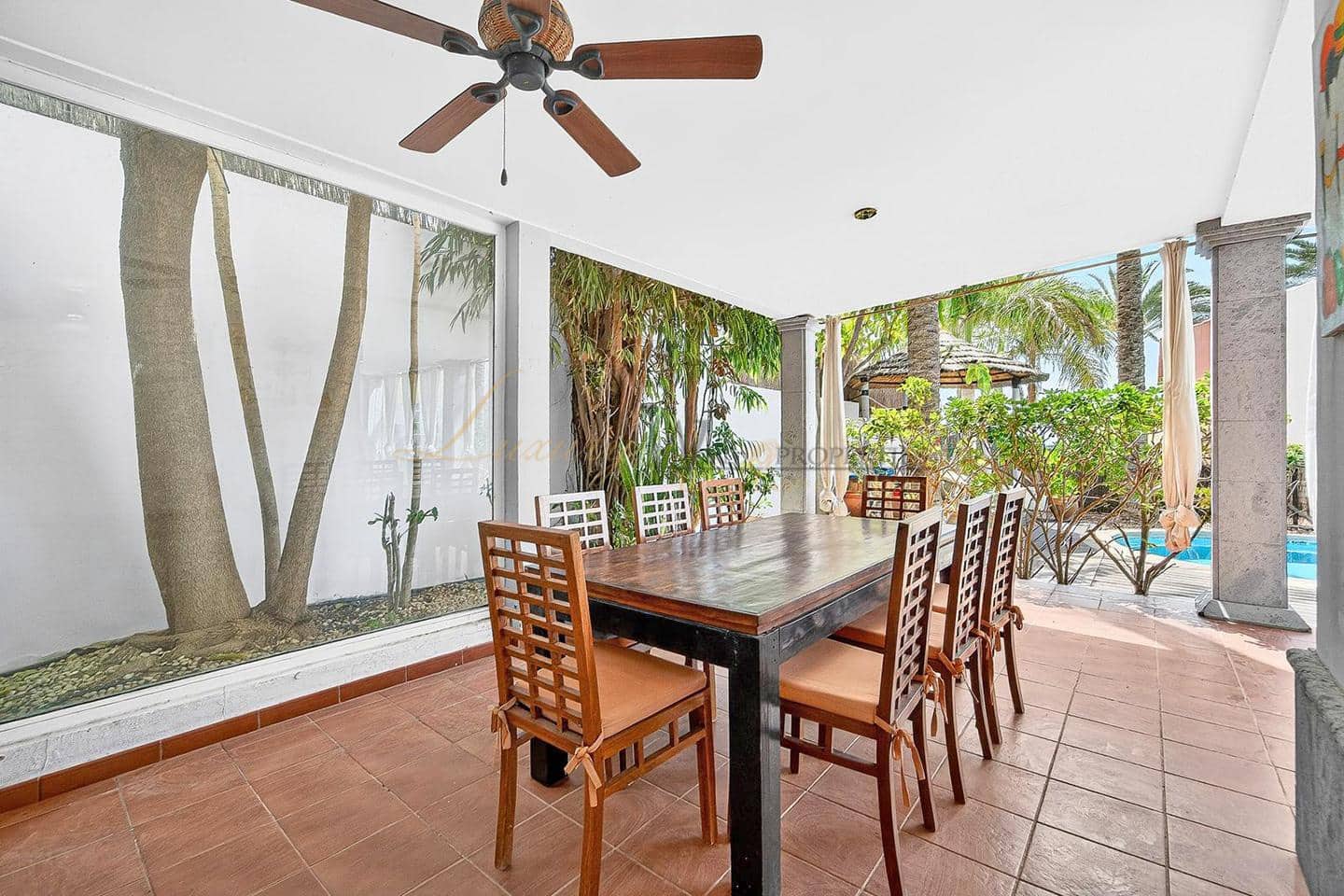 5 Zimmer Villa zu verkaufen in Los Cristianos mit Pool Garage - 1.790.000 € (Ref: 9815008)