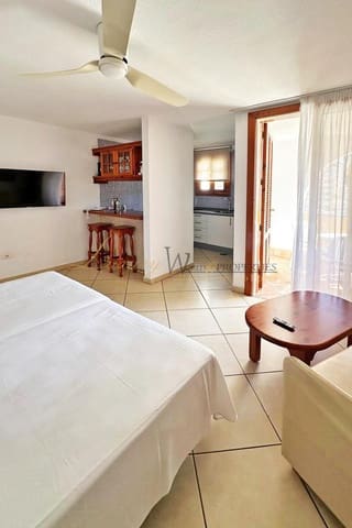 Wohnung zu verkaufen in Playa de las Americas, Arona mit Pool - 380.000 € (Ref: 9816236)