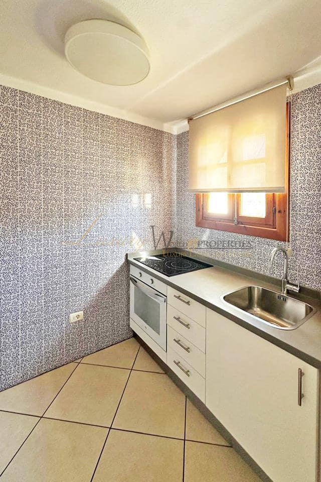 Wohnung zu verkaufen in Playa de las Americas mit Pool - 380.000 € (Ref: 9816236)