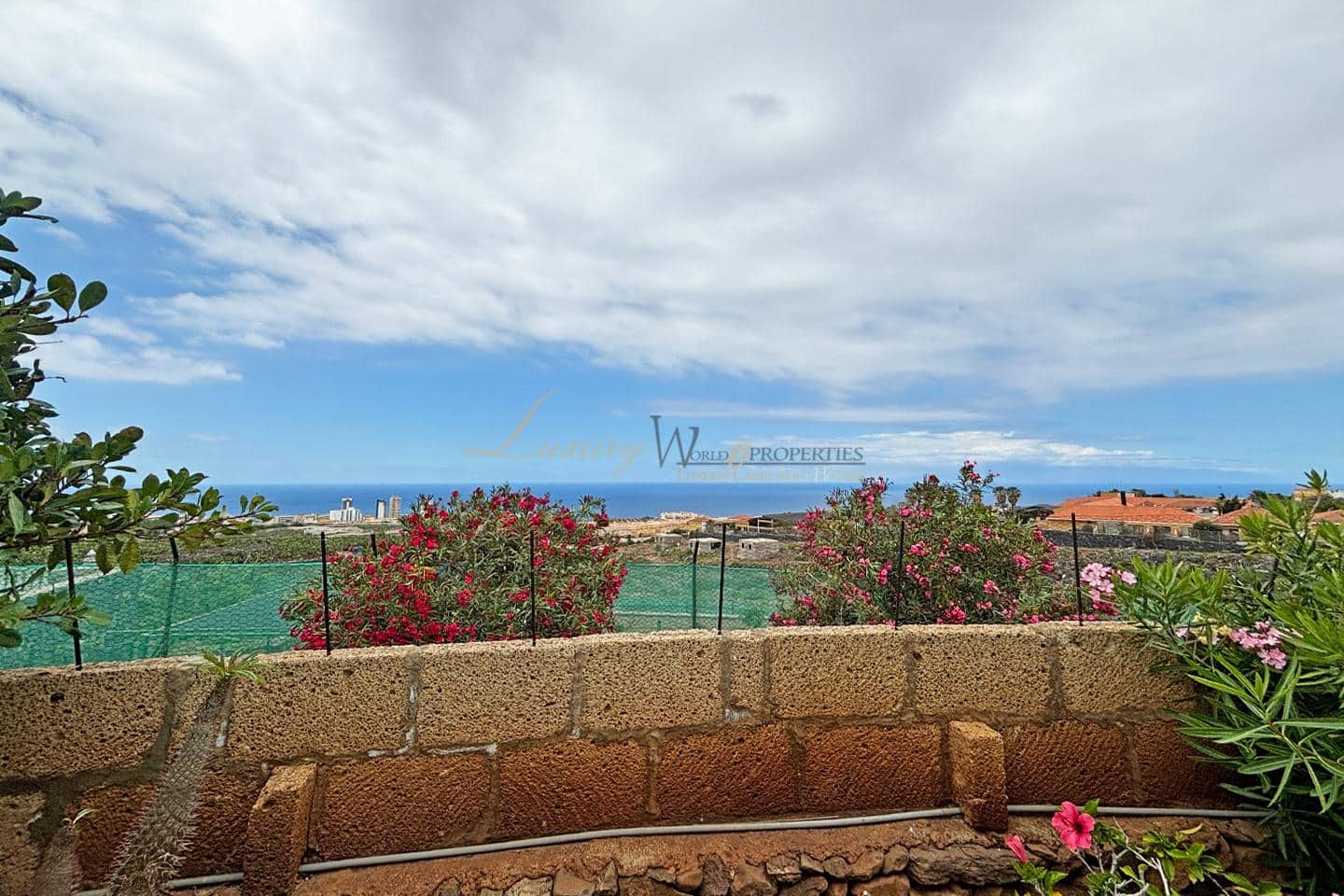 2 bedroom Villa for sale in Callao Salvaje with garage - € 980,000 (Ref: 9821026)