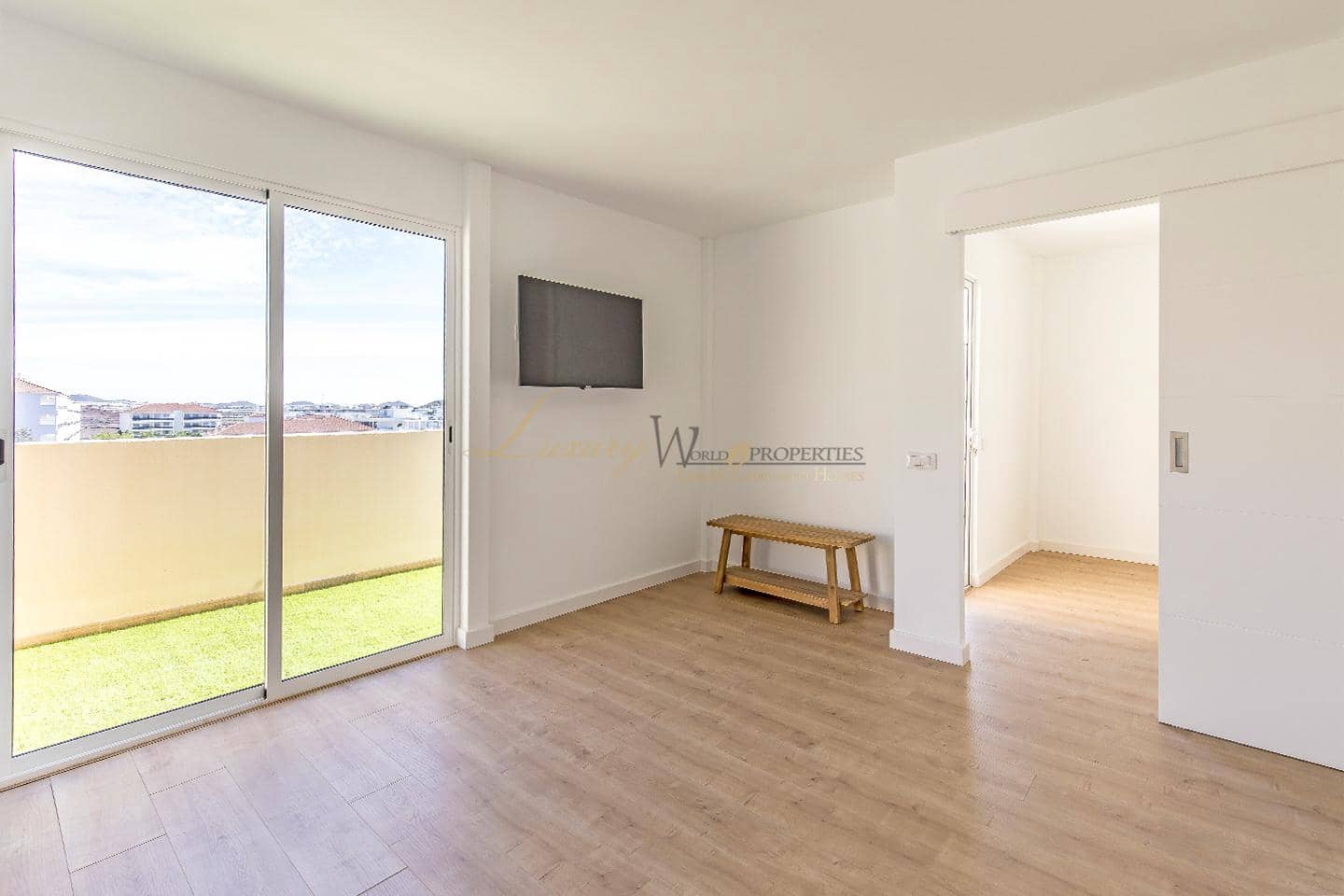 3 bedroom Flat for sale in Palm-Mar with pool garage - € 400,000 (Ref: 9821662)