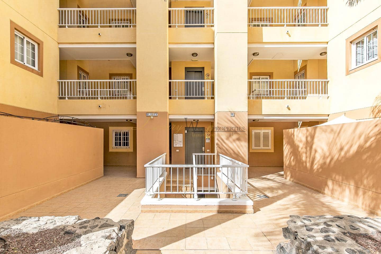 3 bedroom Flat for sale in Palm-Mar with pool garage - € 400,000 (Ref: 9821662)