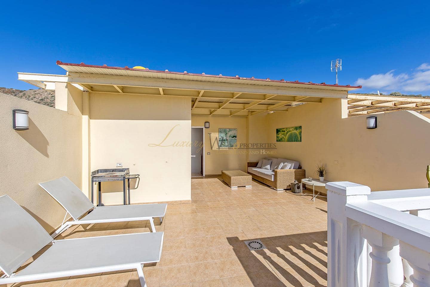 2 bedroom Flat for sale in Palm-Mar with pool garage - € 364,000 (Ref: 9823578)