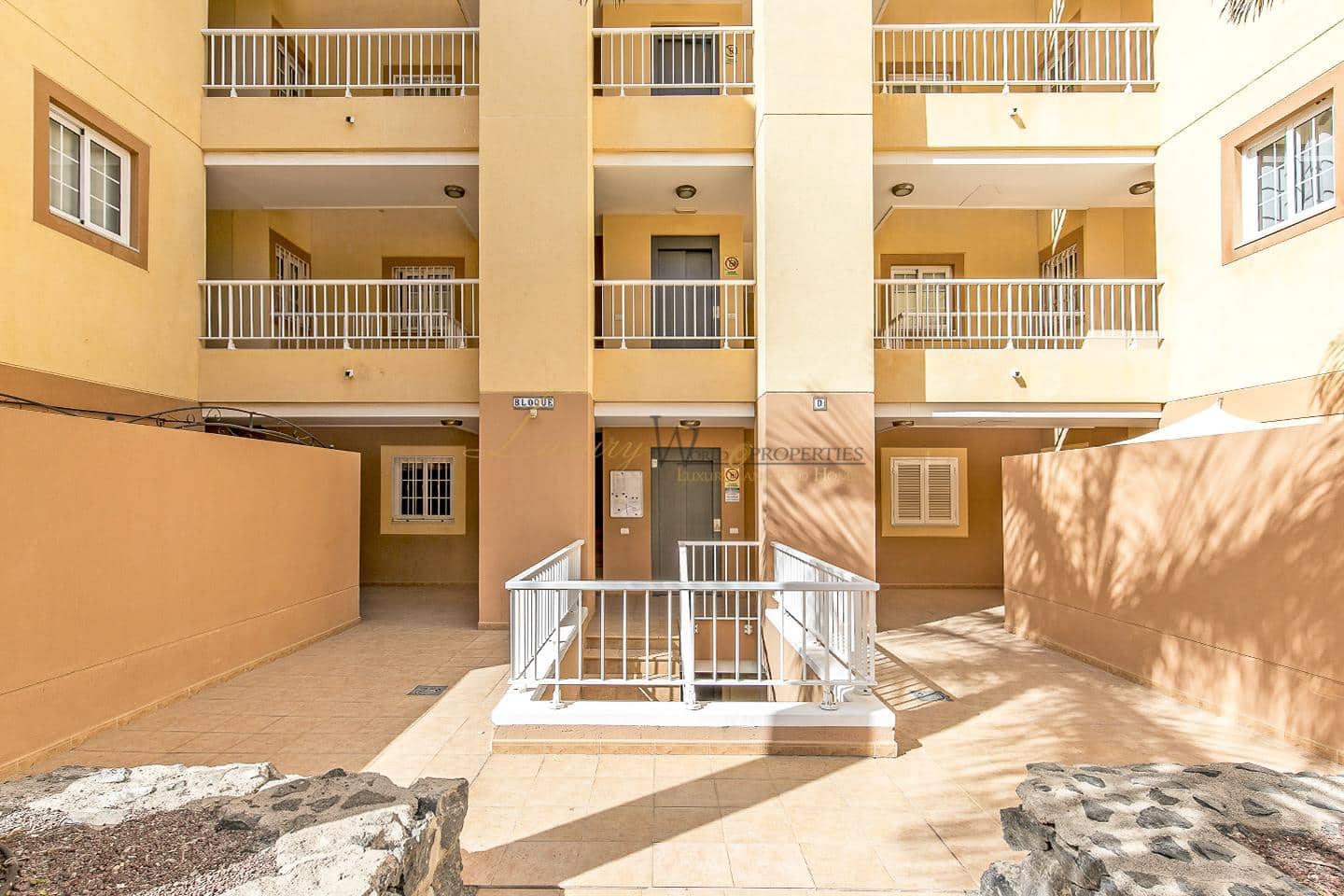 2 bedroom Flat for sale in Palm-Mar with pool garage - € 364,000 (Ref: 9823857)