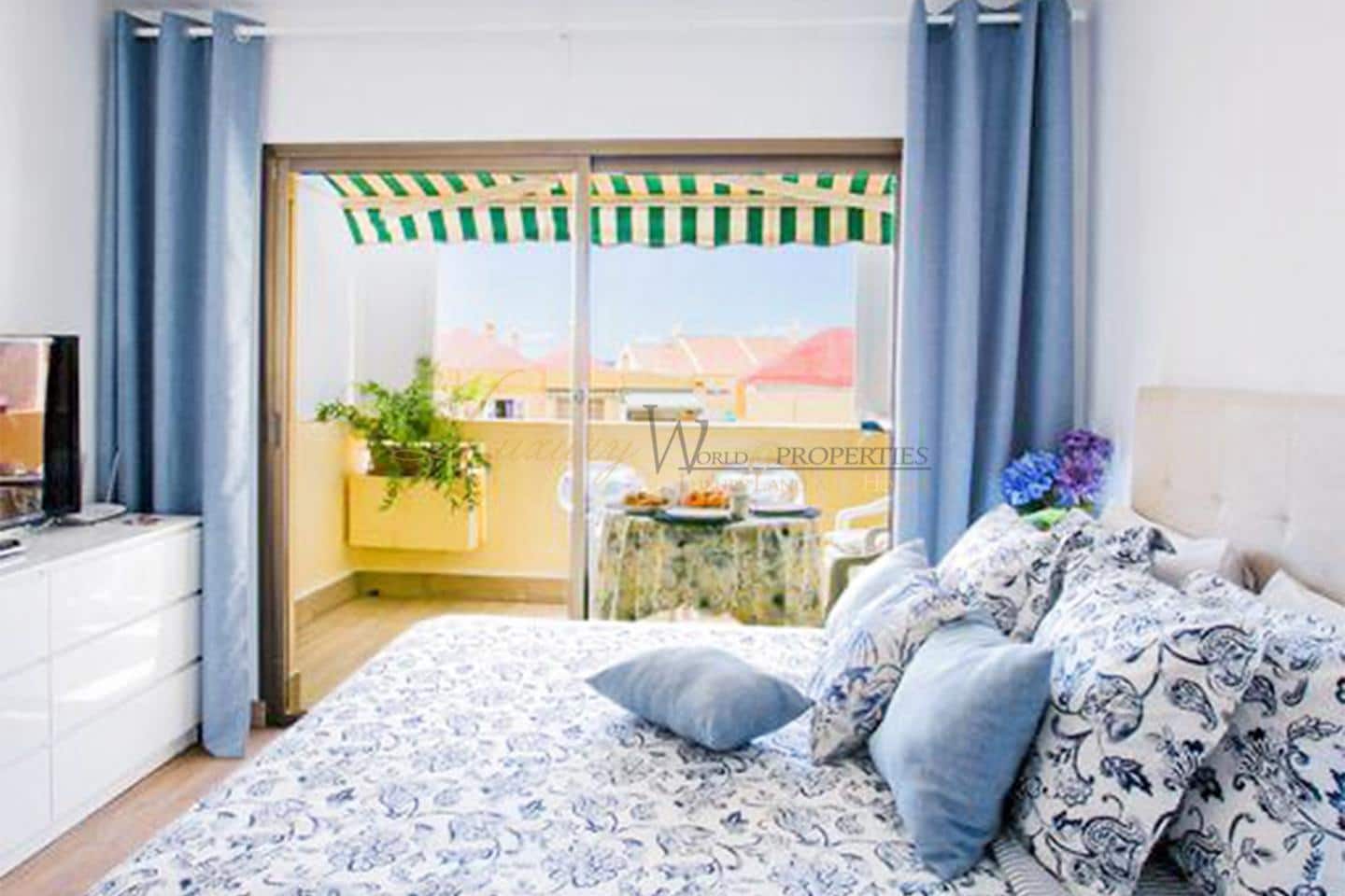 Appartement à vendre à Costa Adeje avec piscine - 252 000 € (Ref: 9833011)