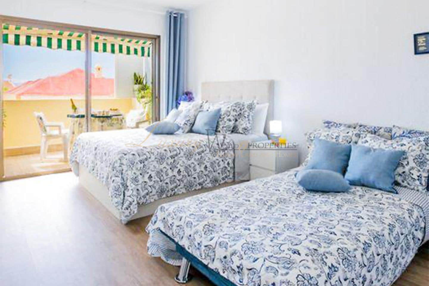 Appartement à vendre à Costa Adeje avec piscine - 252 000 € (Ref: 9833011)