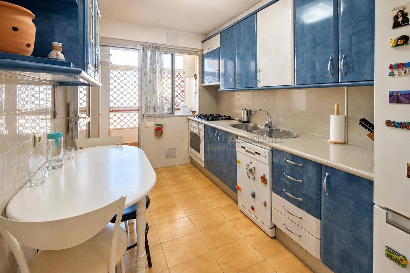 2 soverom Leilighet til salgs i Playa de las Americas med garasje - € 490 000 (Ref: 9838383)