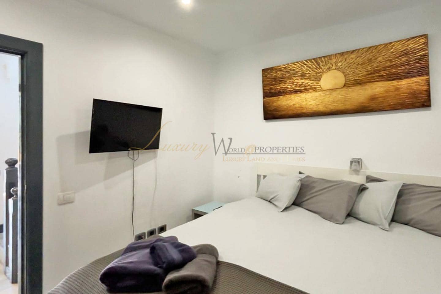 3 bedroom Villa for sale in Playa de las Americas with pool - € 1,590,000 (Ref: 9844468)