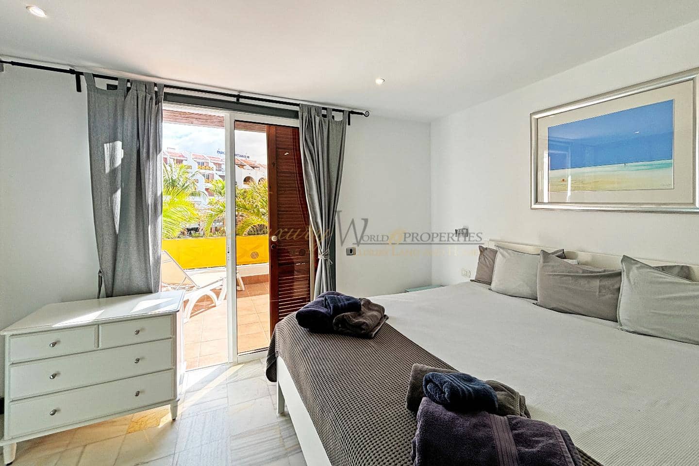 3 bedroom Villa for sale in Playa de las Americas with pool - € 1,590,000 (Ref: 9844468)