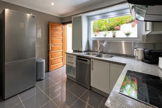 3 makuuhuone Huvila myytävänä paikassa Playa de las Americas, Arona mukana uima-altaan - 1 590 000 € (Ref: 9844468)