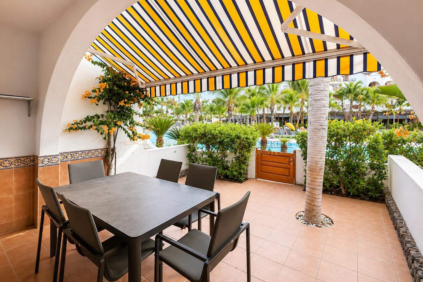 3 bedroom Villa for sale in Playa de las Americas with pool - € 1,590,000 (Ref: 9844468)