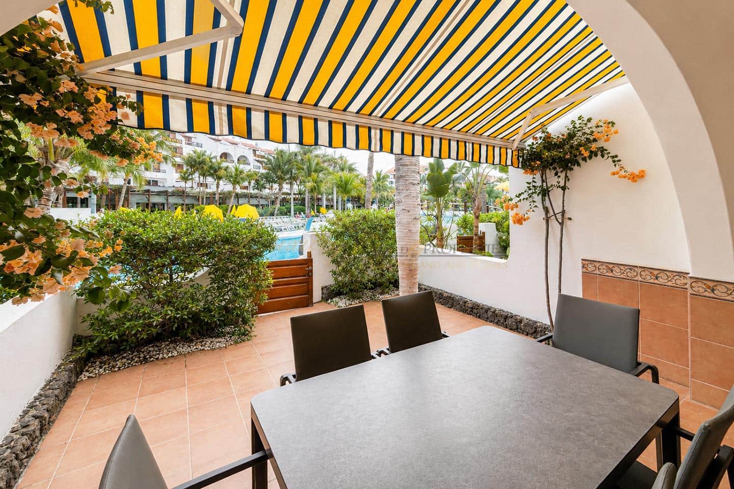 3 bedroom Villa for sale in Playa de las Americas with pool - € 1,590,000 (Ref: 9844468)
