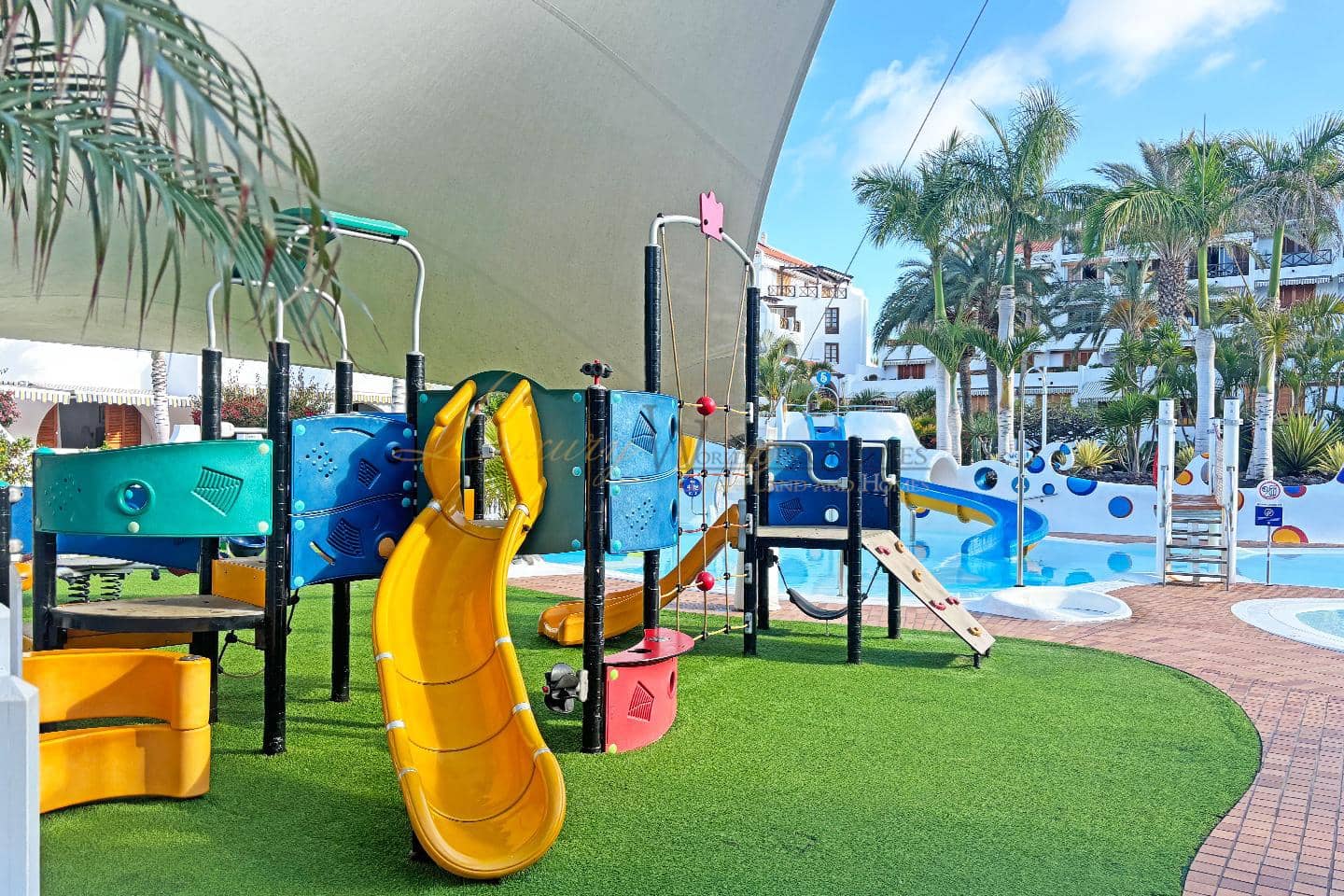 3 bedroom Villa for sale in Playa de las Americas with pool - € 1,590,000 (Ref: 9844468)