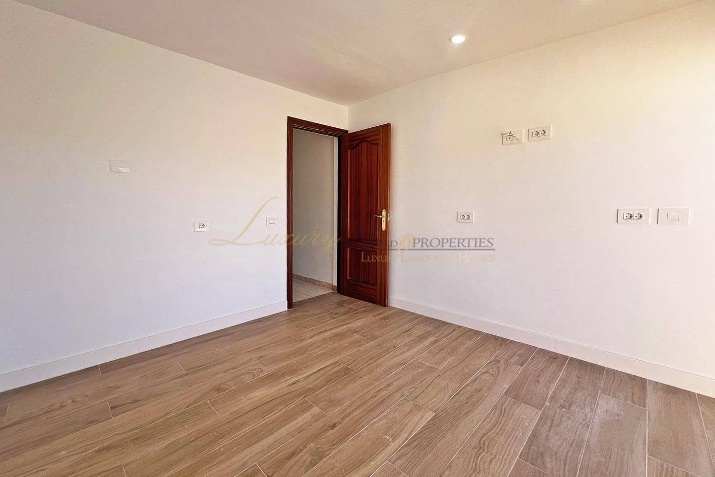 3 bedroom Villa for sale in Valle de San Lorenzo with garage - € 290,000 (Ref: 9844544)