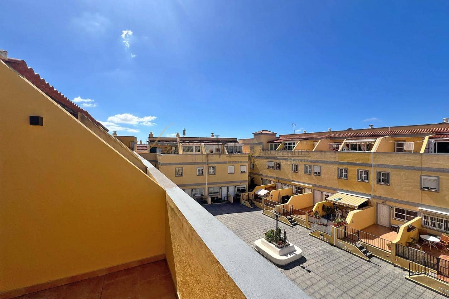 3 bedroom Villa for sale in Valle de San Lorenzo with garage - € 290,000 (Ref: 9844544)