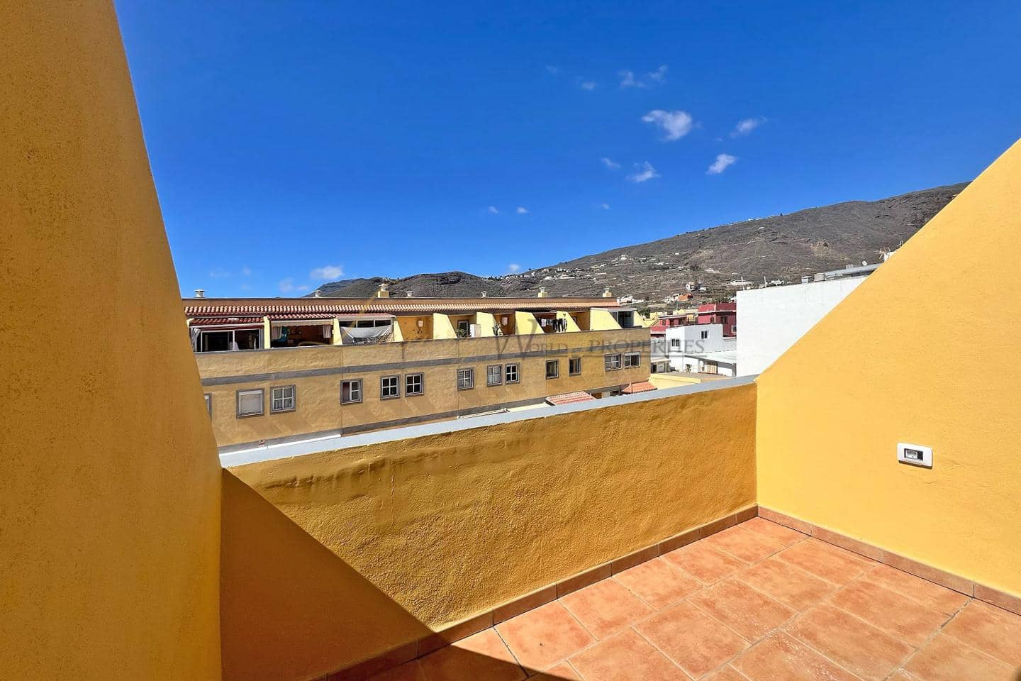 3 bedroom Villa for sale in Valle de San Lorenzo with garage - € 290,000 (Ref: 9844544)
