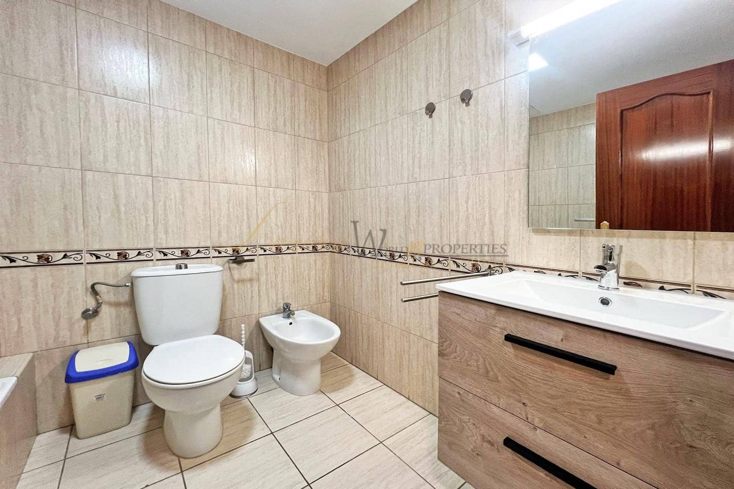 3 bedroom Villa for sale in Valle de San Lorenzo with garage - € 290,000 (Ref: 9844544)