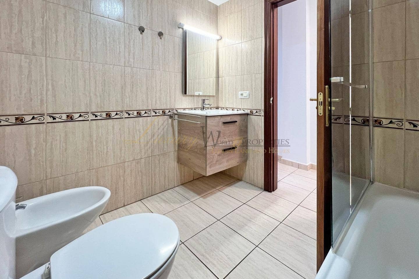 3 bedroom Villa for sale in Valle de San Lorenzo with garage - € 290,000 (Ref: 9844544)