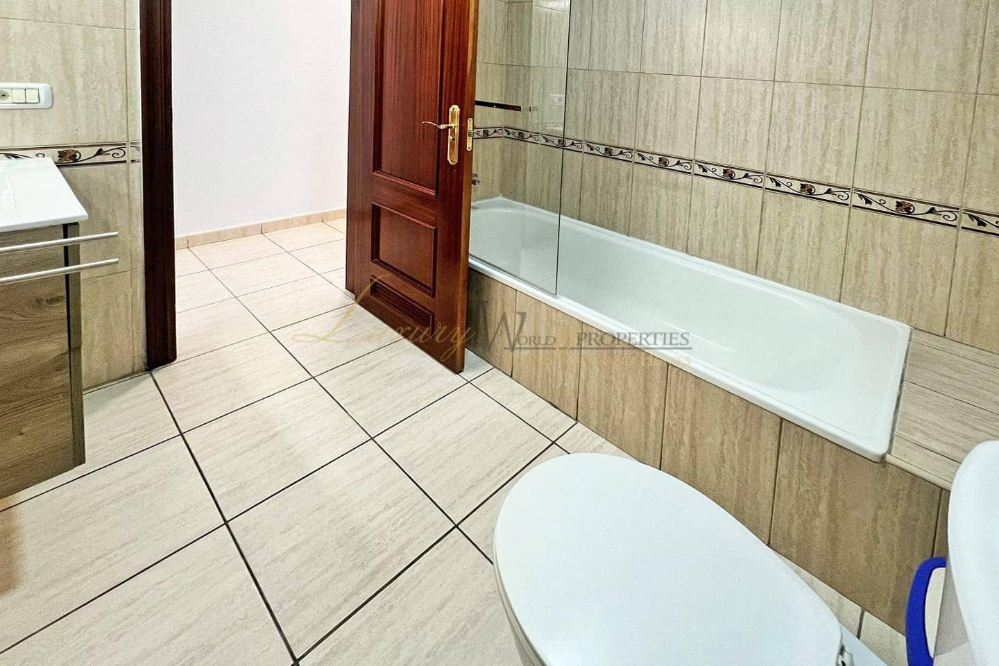3 bedroom Villa for sale in Valle de San Lorenzo with garage - € 290,000 (Ref: 9844544)