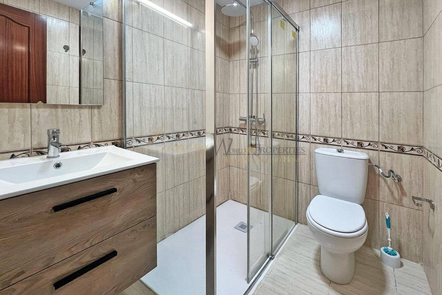 3 bedroom Villa for sale in Valle de San Lorenzo with garage - € 290,000 (Ref: 9844544)