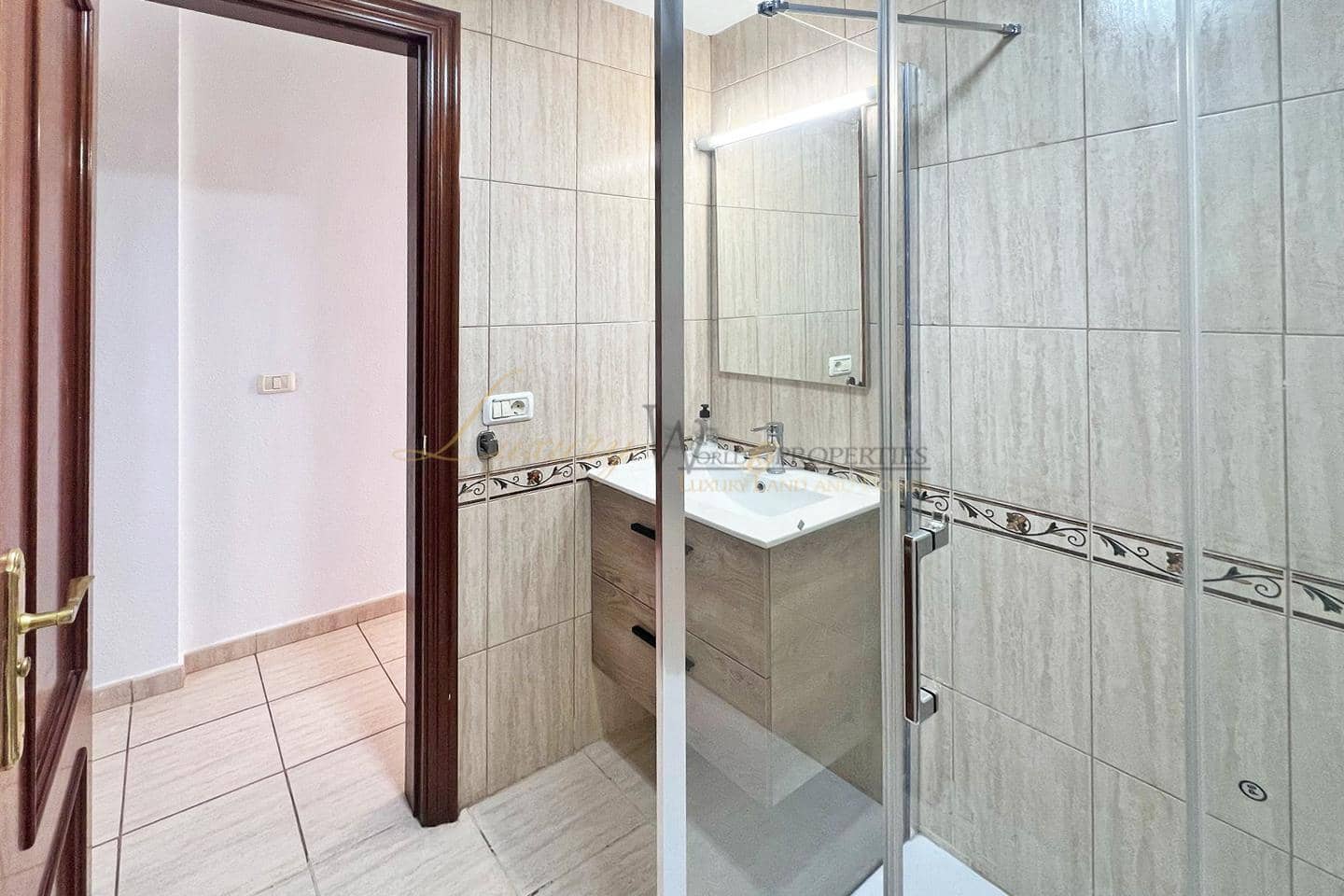 3 bedroom Villa for sale in Valle de San Lorenzo with garage - € 290,000 (Ref: 9844544)