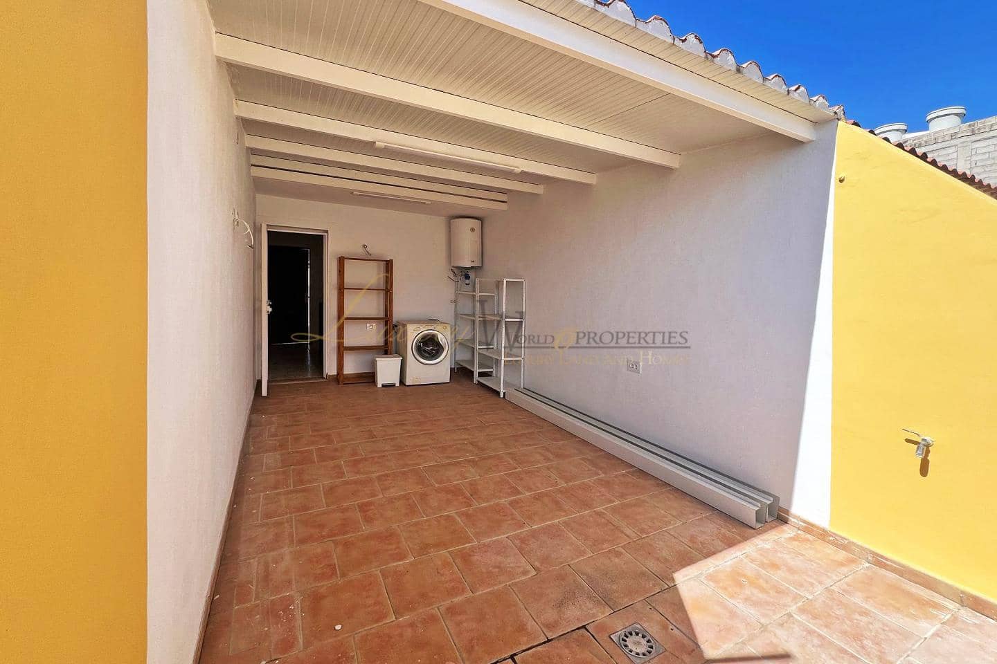 3 bedroom Villa for sale in Valle de San Lorenzo with garage - € 290,000 (Ref: 9844544)