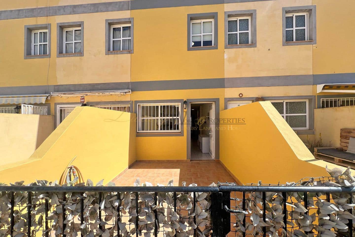 3 bedroom Villa for sale in Valle de San Lorenzo with garage - € 290,000 (Ref: 9844544)