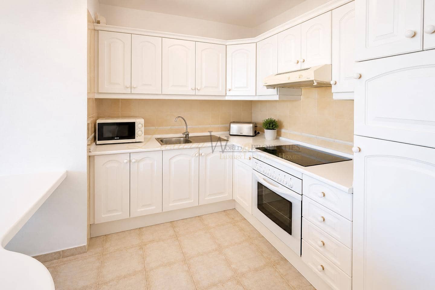 2 bedroom Flat for sale in Costa Adeje with pool - € 449,000 (Ref: 9848072)
