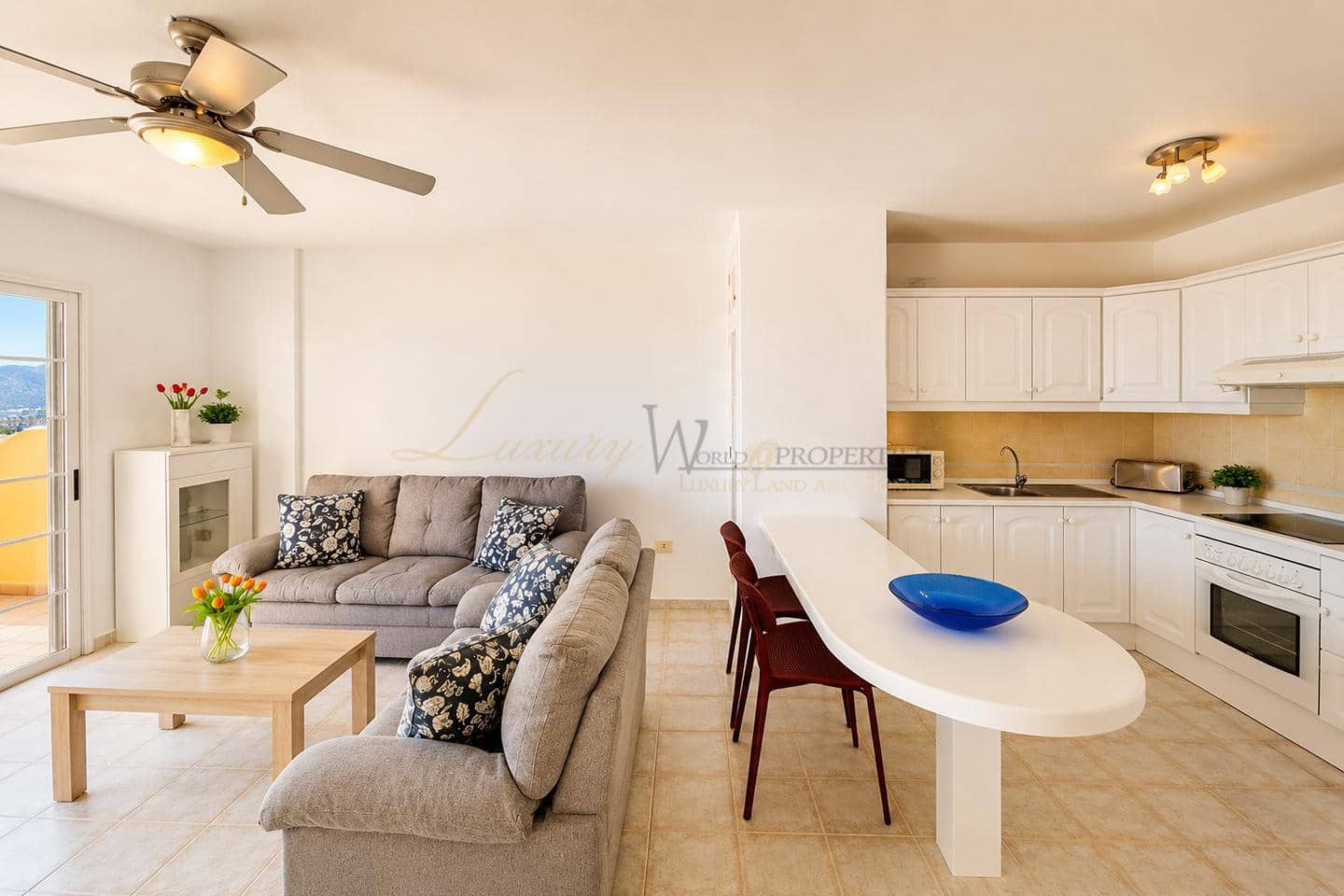2 bedroom Flat for sale in Costa Adeje with pool - € 449,000 (Ref: 9848072)