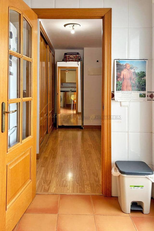 3 makuuhuone Asunto myytävänä paikassa Los Cristianos mukana uima-altaan - 350 000 € (Ref: 9854569)