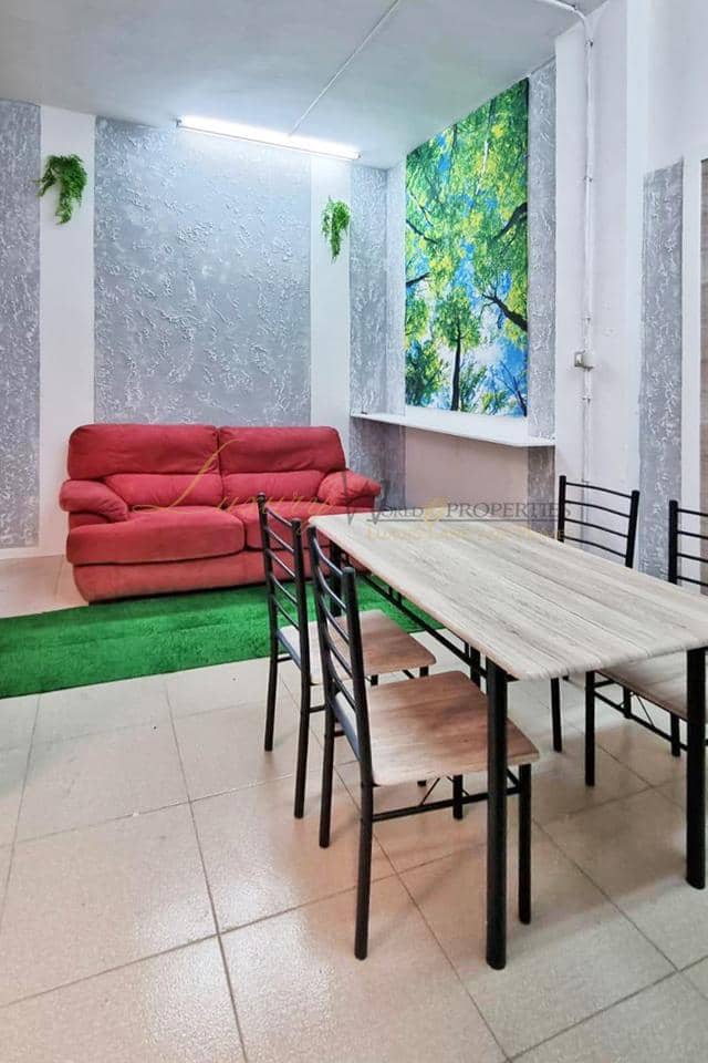 3 bedroom Business for sale in Los Cristianos - € 185,000 (Ref: 9883564)