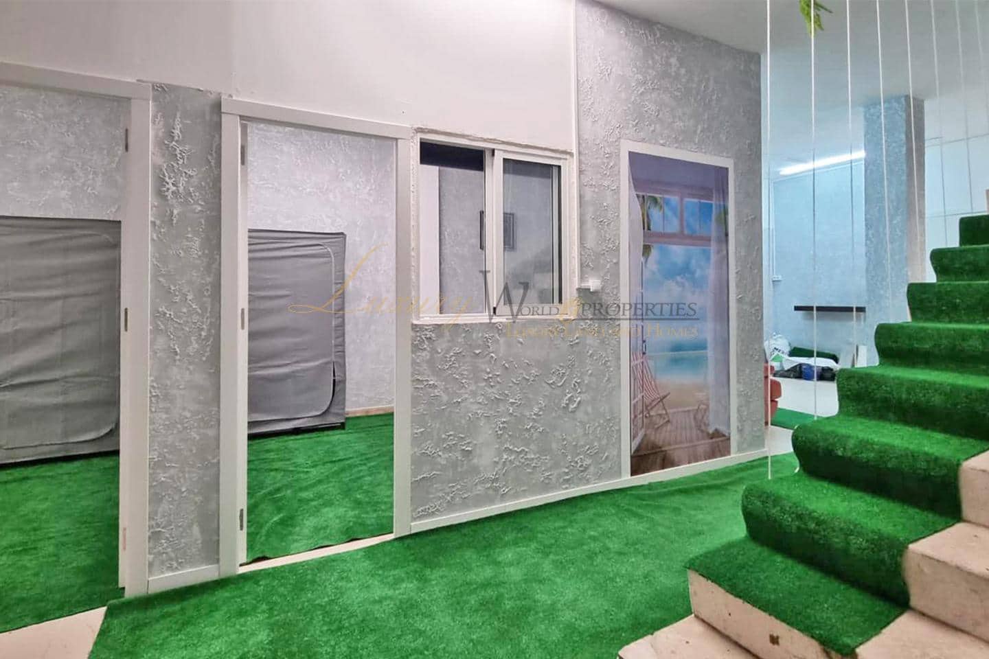 3 bedroom Business for sale in Los Cristianos - € 185,000 (Ref: 9883564)
