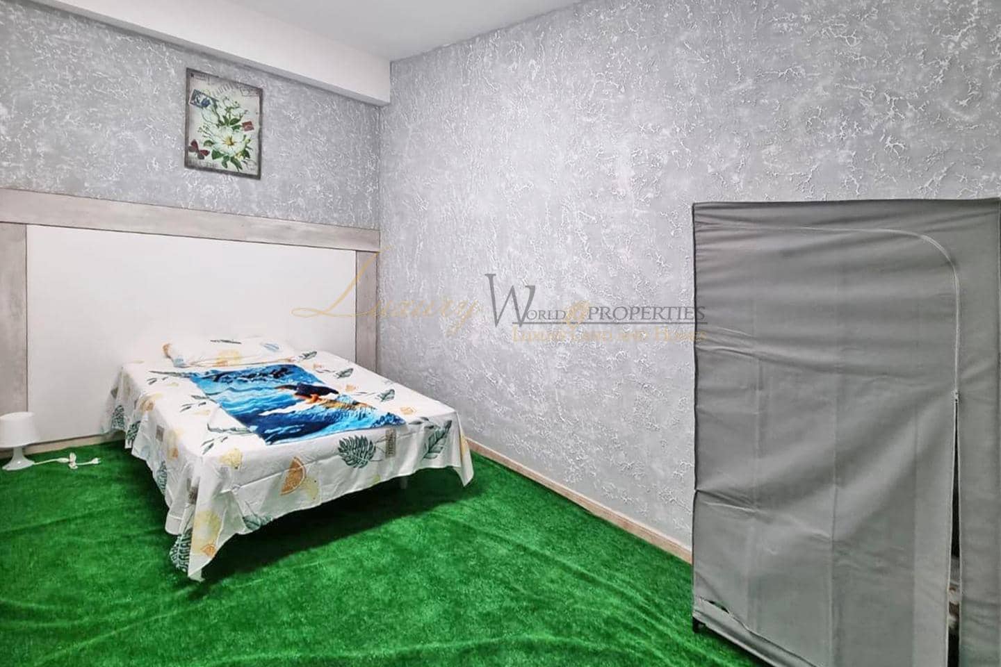 3 bedroom Business for sale in Los Cristianos - € 185,000 (Ref: 9883564)