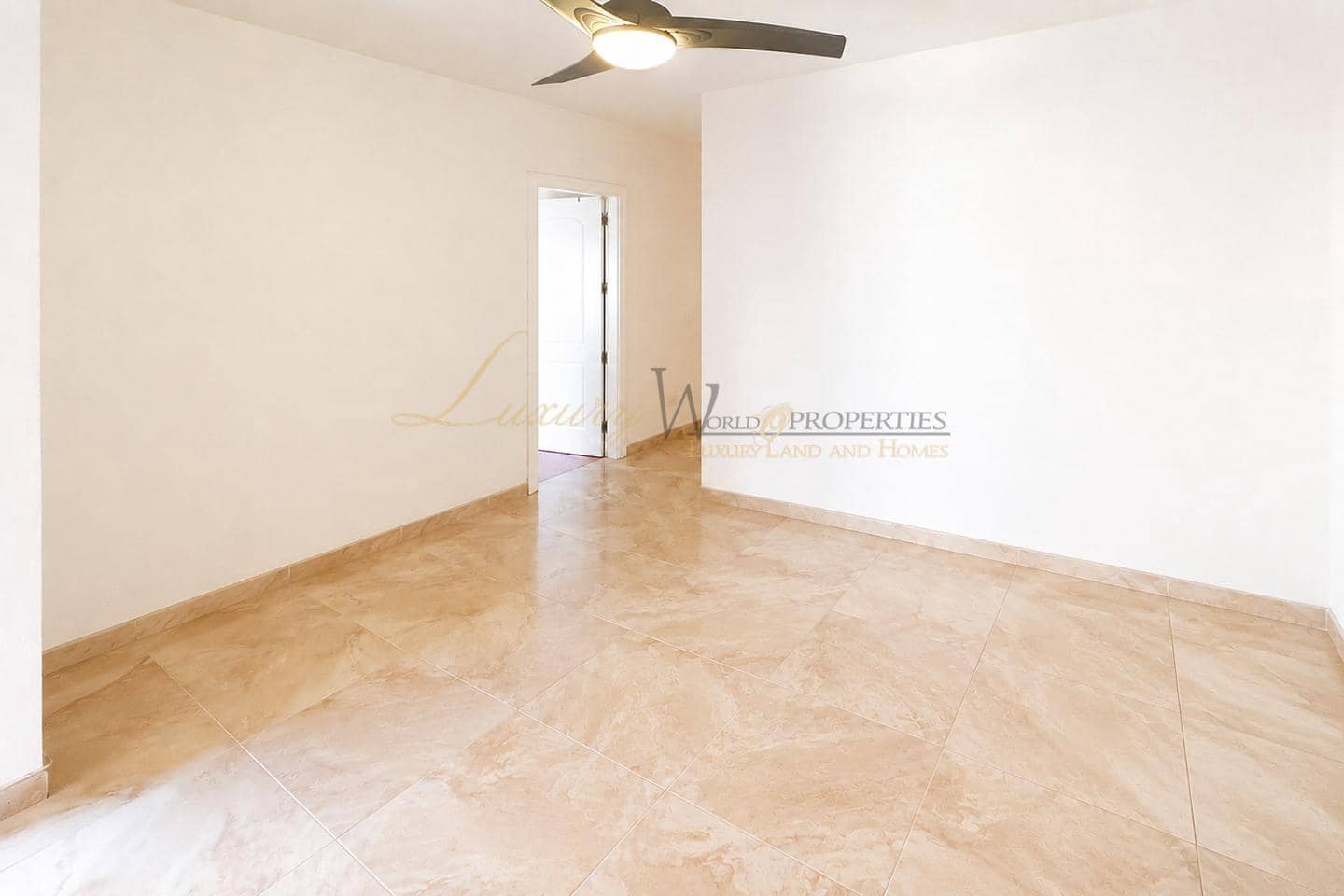 3 soveværelse Villa til salg i Costa Adeje med swimmingpool garage - € 455.000 (Ref: 9883565)