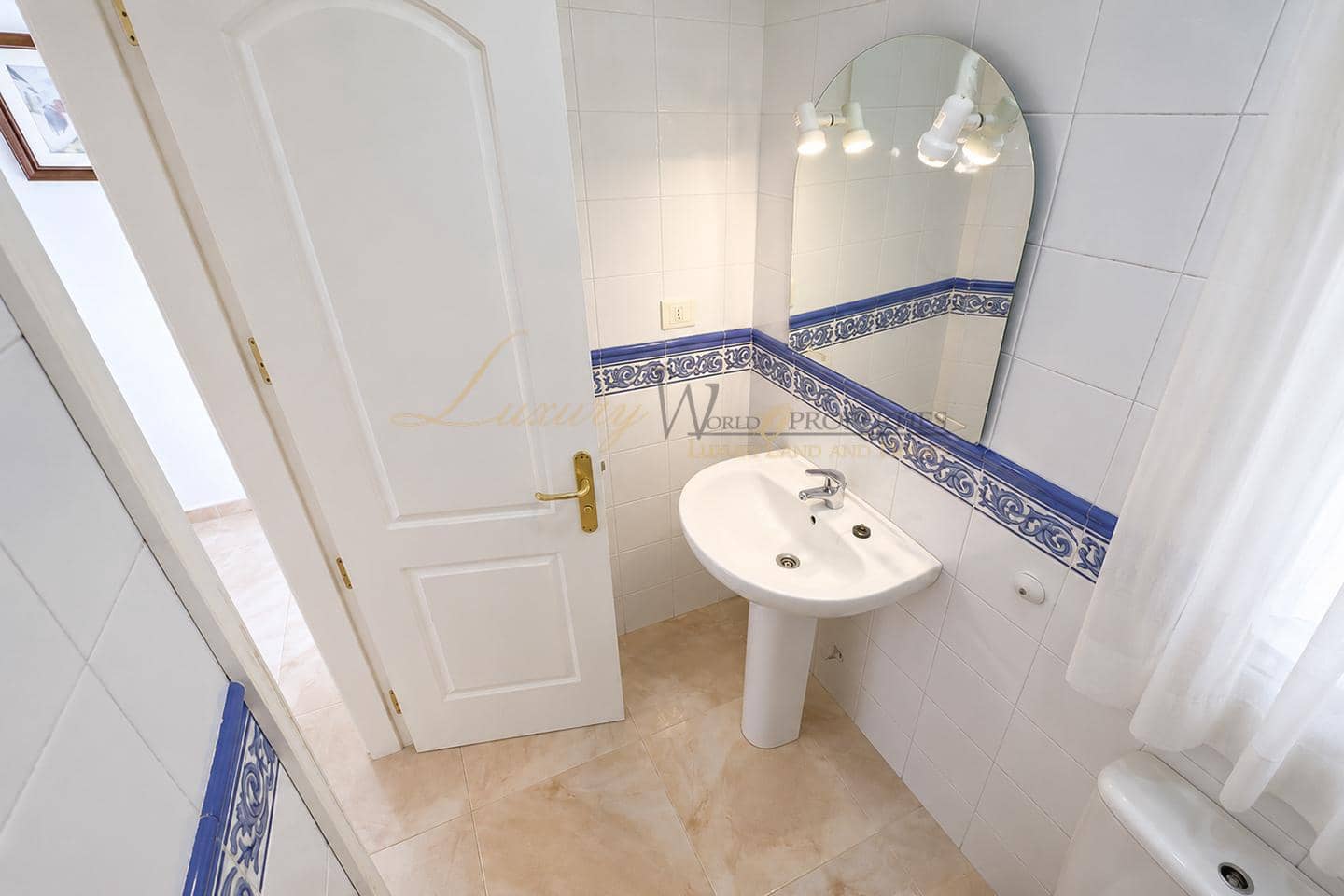 3 soveværelse Villa til salg i Costa Adeje med swimmingpool garage - € 455.000 (Ref: 9883565)