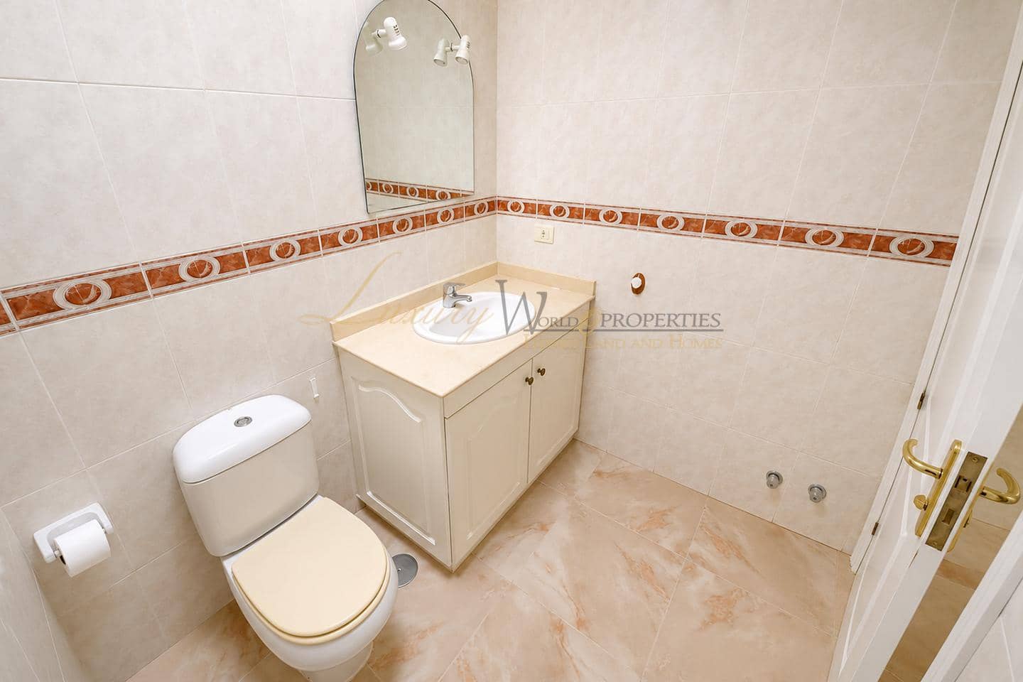 3 soveværelse Villa til salg i Costa Adeje med swimmingpool garage - € 455.000 (Ref: 9883565)
