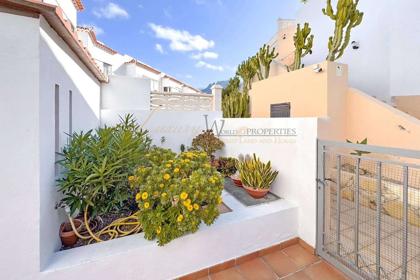 3 soveværelse Villa til salg i Costa Adeje med swimmingpool garage - € 455.000 (Ref: 9883565)
