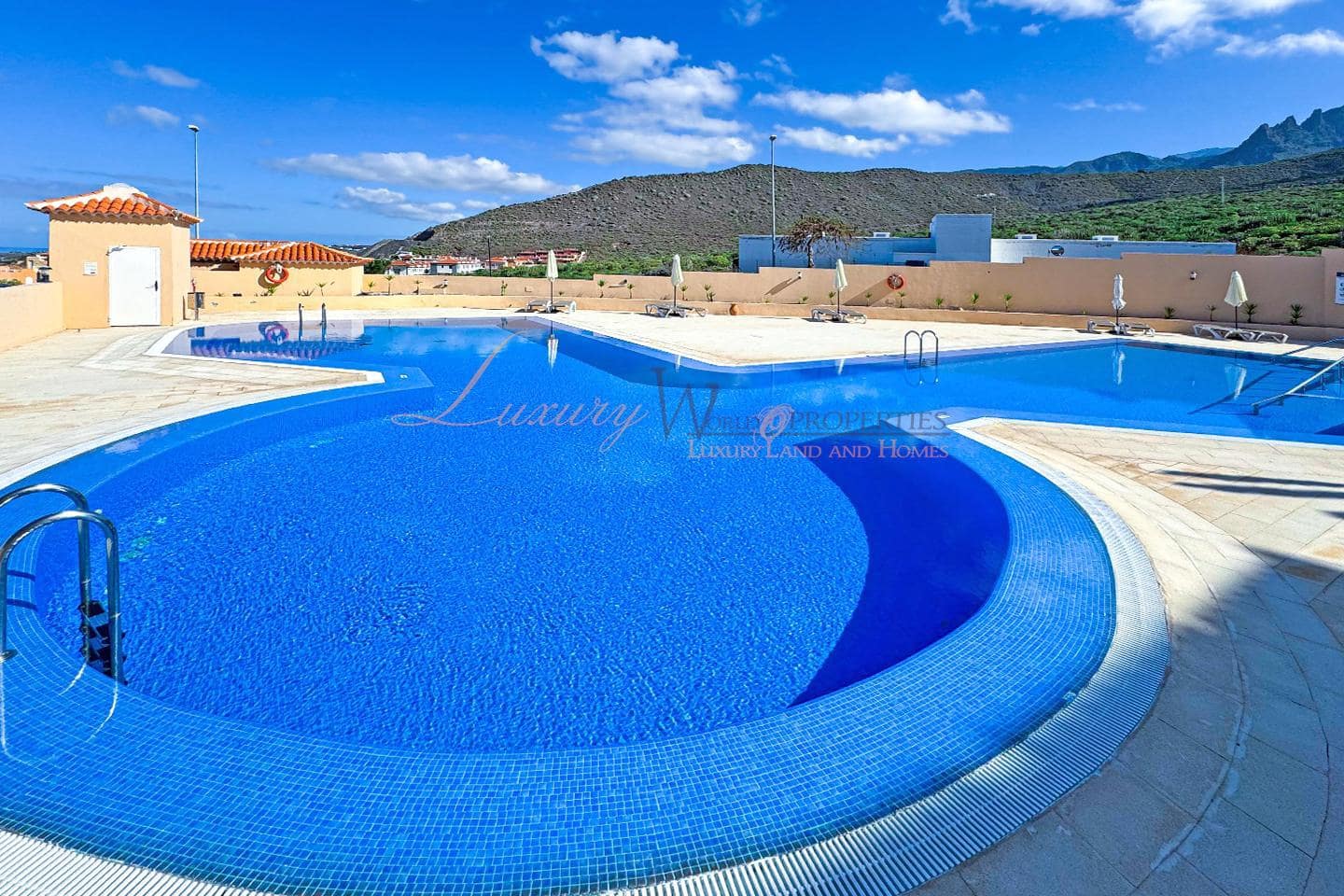 3 soveværelse Villa til salg i Costa Adeje med swimmingpool garage - € 455.000 (Ref: 9883565)