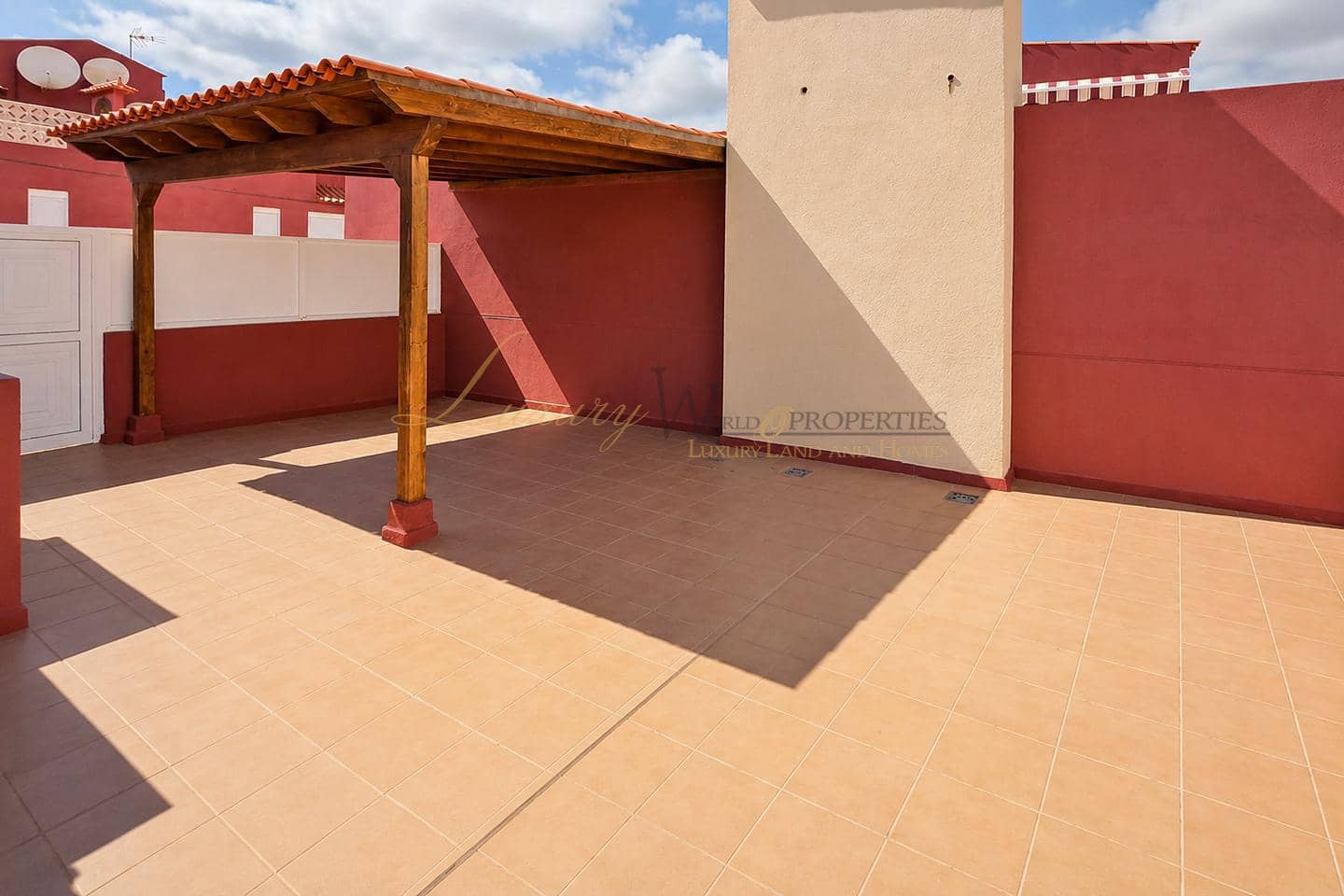 3 sypialnia Mieszkanie na sprzedaż w Playa San Juan z basenem garażem - 445 000 € (Ref: 9893199)