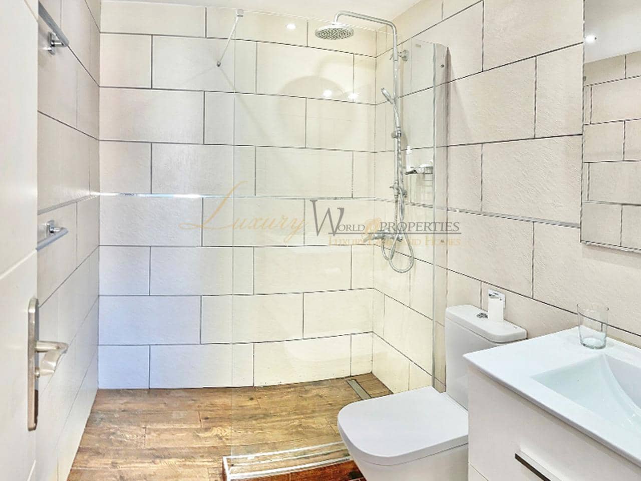 2 soveværelse Villa til salg i Playa de las Americas med swimmingpool - € 795.000 (Ref: 9909720)