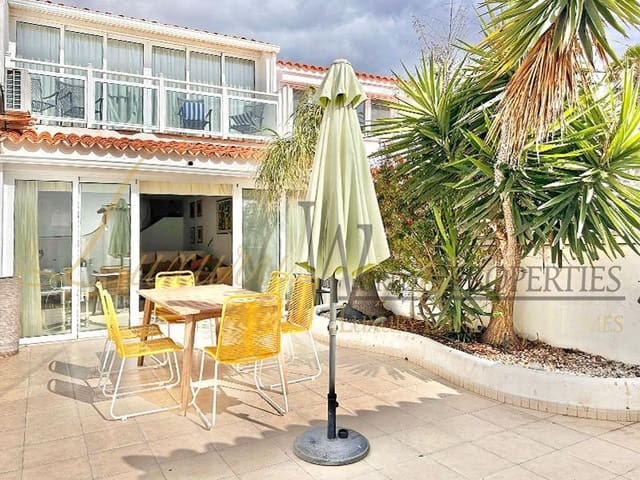 2 soveværelse Villa til salg i Playa de las Americas, Arona - € 795.000 (Ref: 9909720)