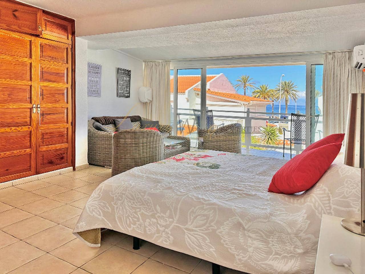 2 soveværelse Villa til salg i Playa de las Americas med swimmingpool - € 795.000 (Ref: 9909720)
